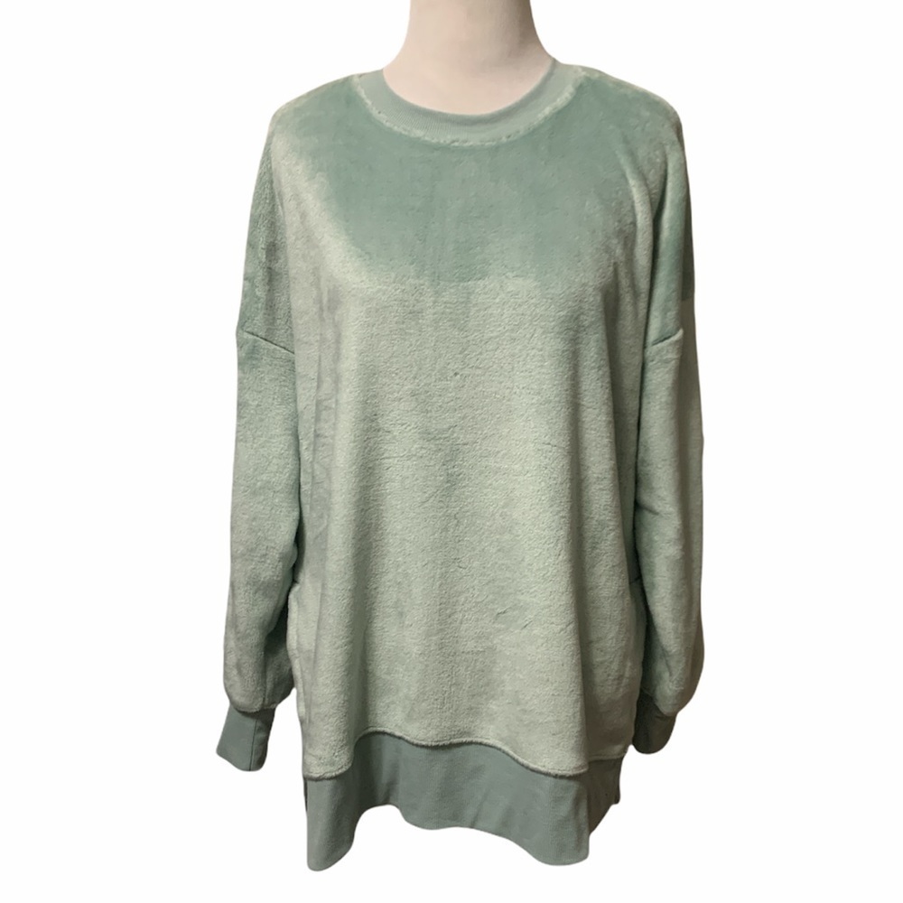 SO brand MOST COMFY sweatshirt you’ll ever own, tunic length faux fur both sides